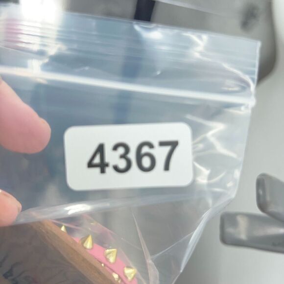 Steve Madden Selina Spiked Sandals Women's 8 Pink Gold Strappy Slip On Slides - Picture 12 of 12